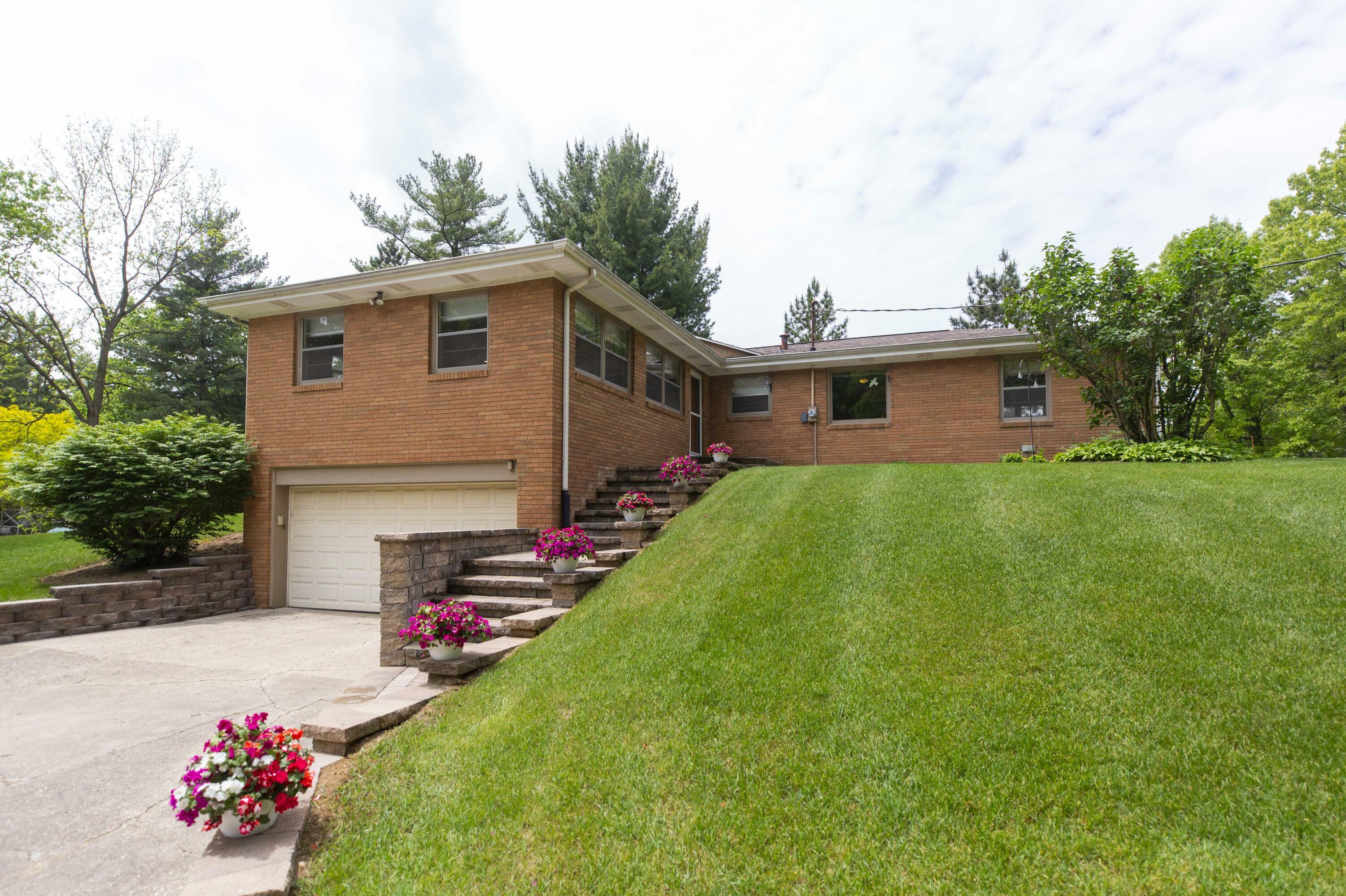 Property Photo: 2080 Harrah Road MI 49120