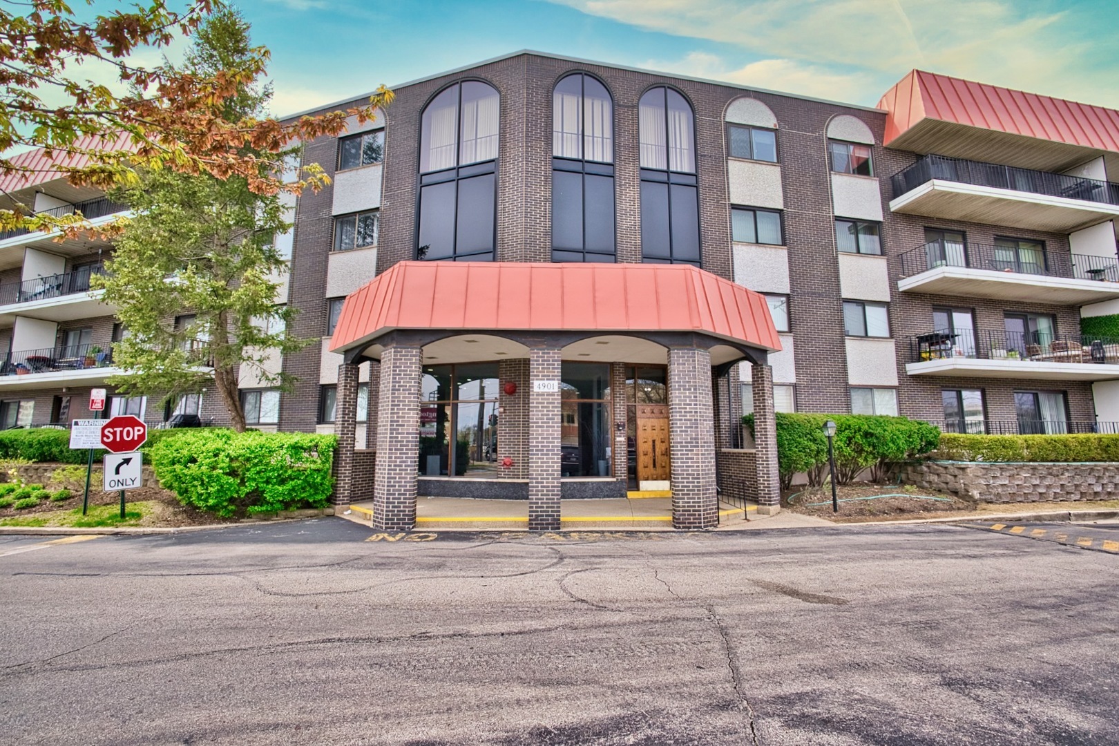 4901 Golf Road 310  Skokie IL 60077 photo