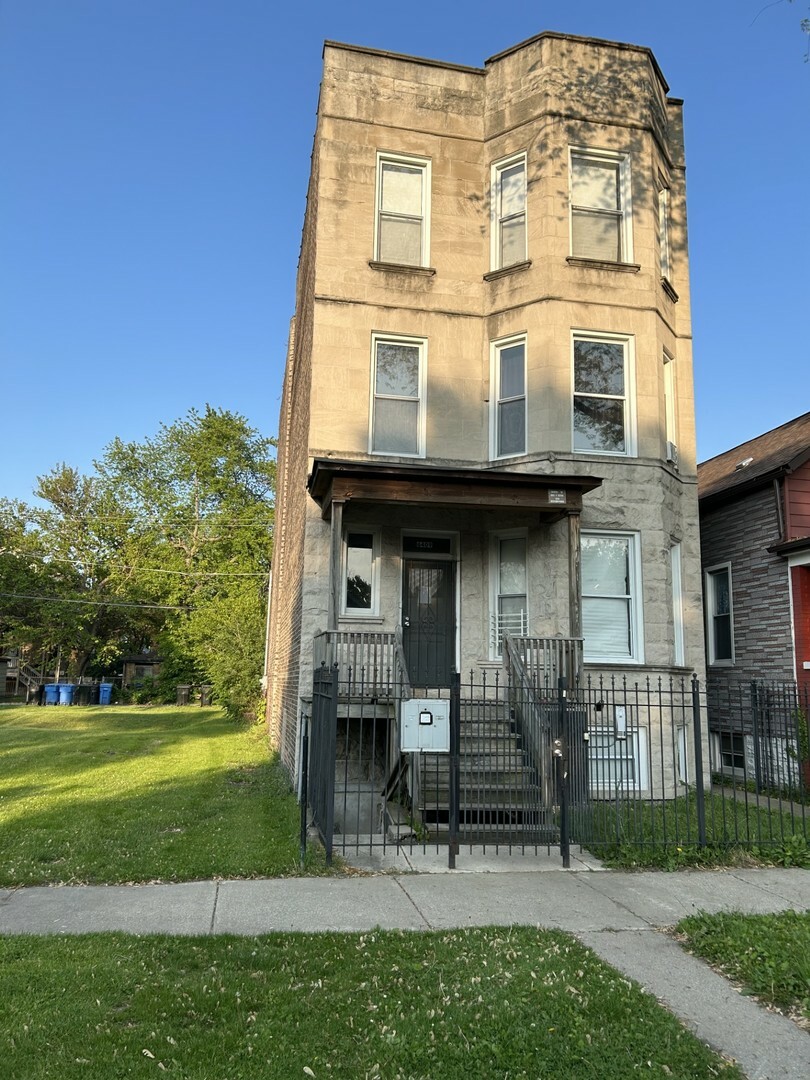 Property Photo: 6409 S Rhodes Avenue IL 60637