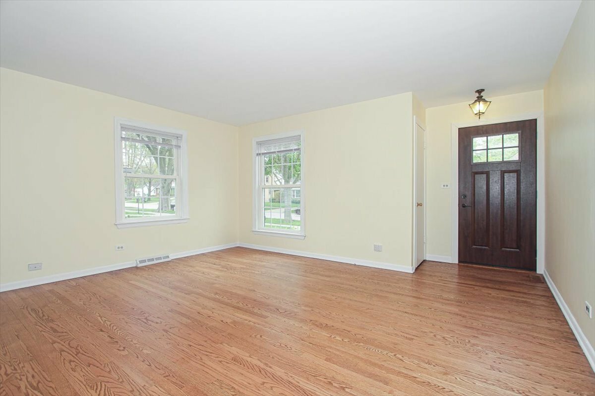 Property Photo:  213 N Pine Street  IL 60056 