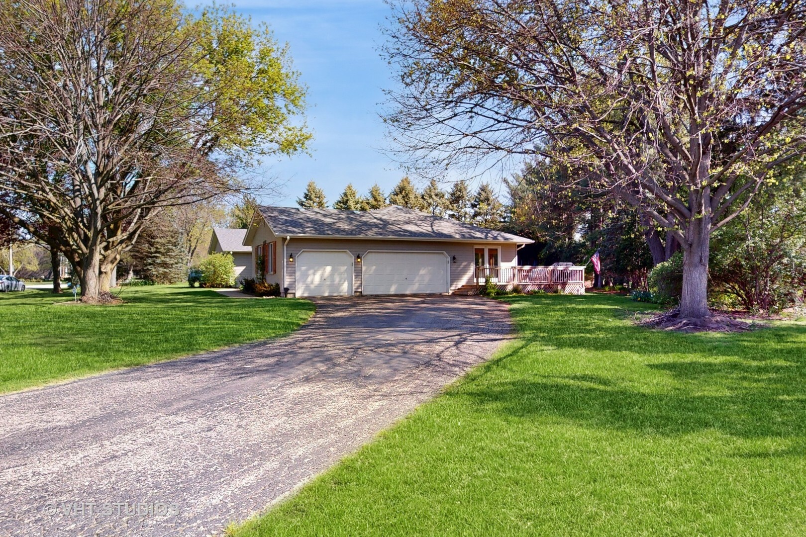 Property Photo: 570 N Sharon Drive IL 60098
