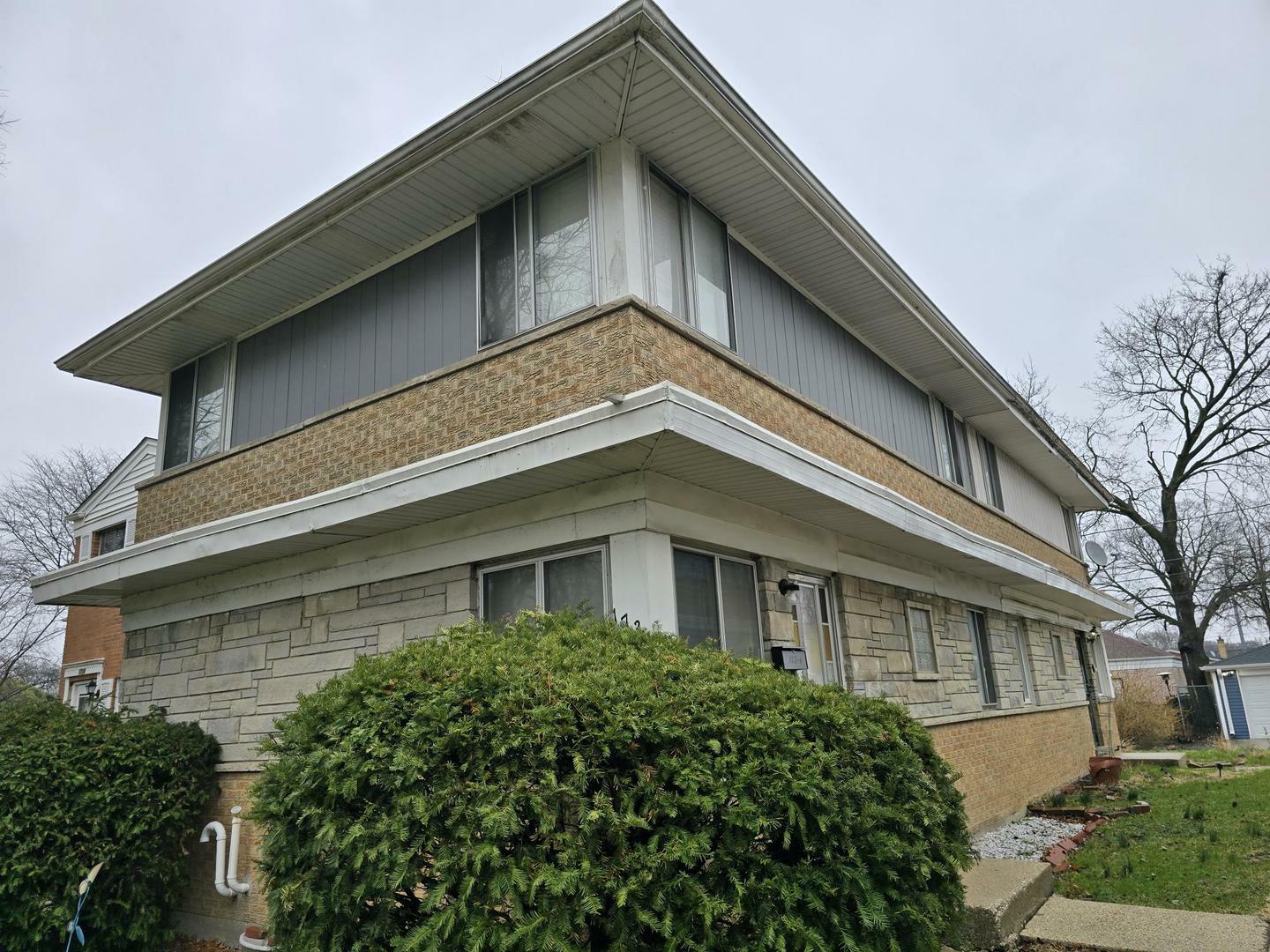 Property Photo:  1737 McDaniel Avenue B  IL 60201 