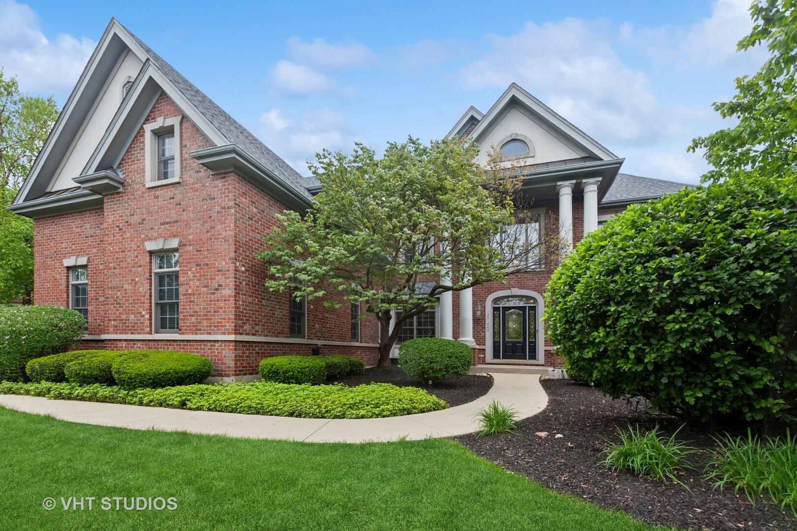 Property Photo: 39W445 S Mathewson Lane IL 60134