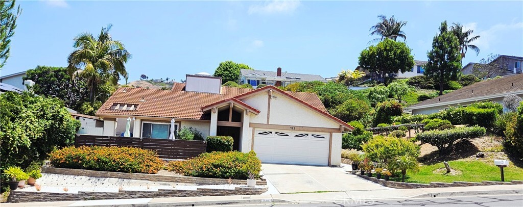 Property Photo: 712 Calle Contenta CA 92673