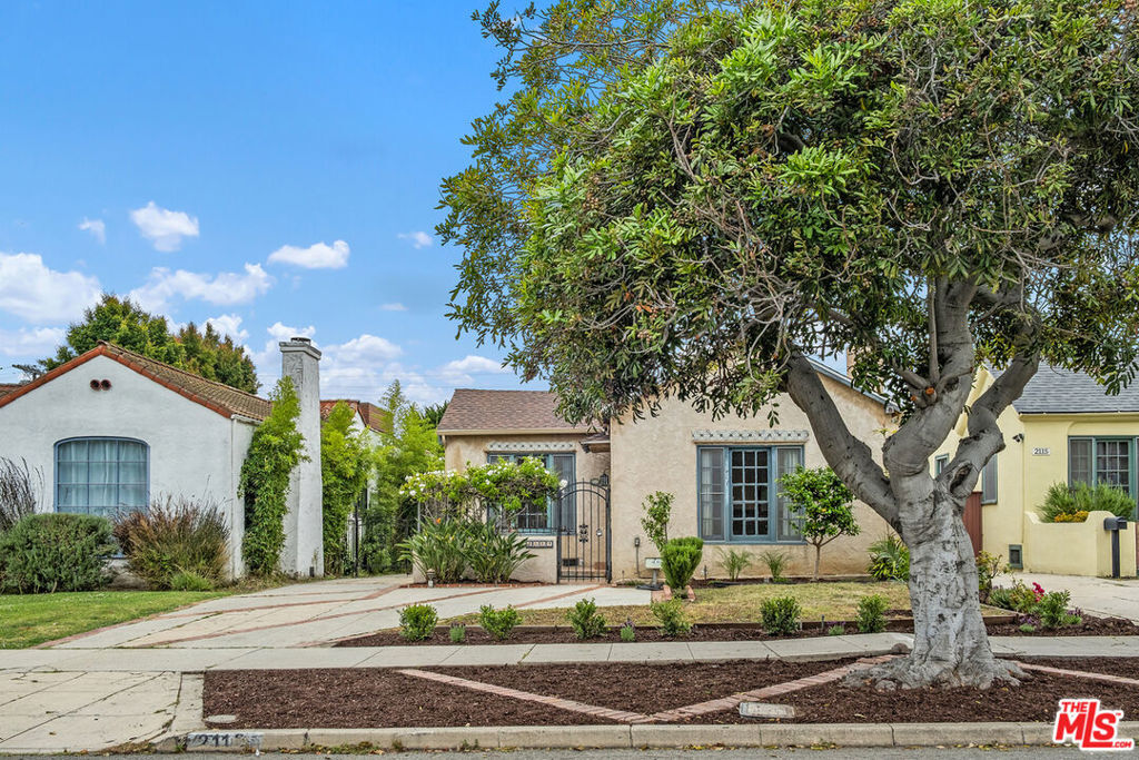 Property Photo: 2119 Overland Avenue CA 90025