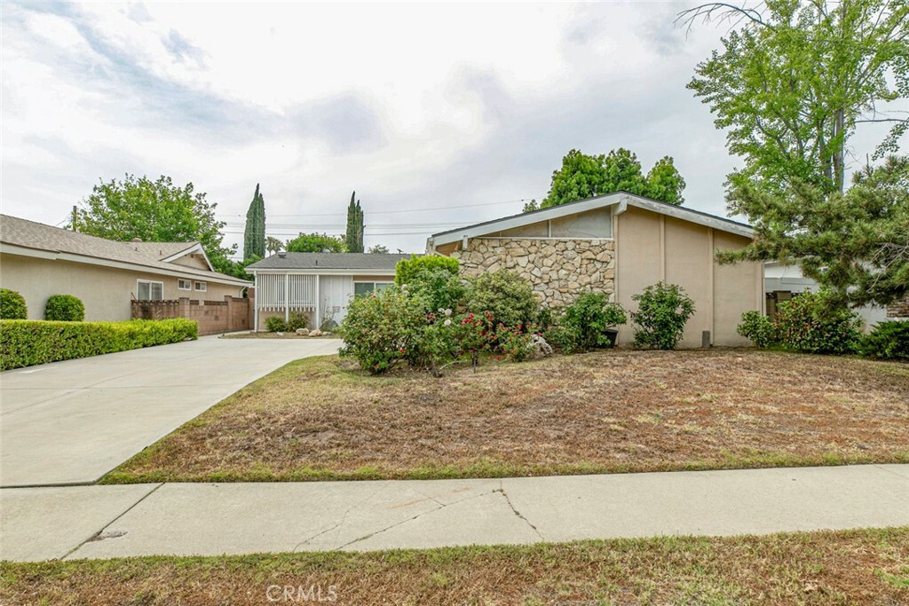 Property Photo:  10415 Wish Avenue  CA 91344 