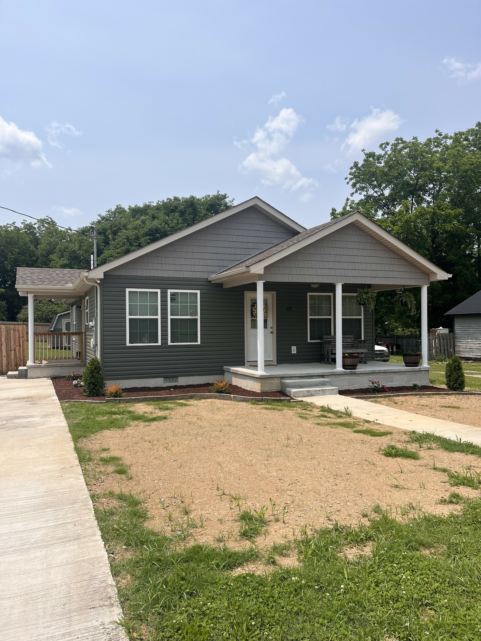 Property Photo: 409 Kiwanis Ave TN 37334