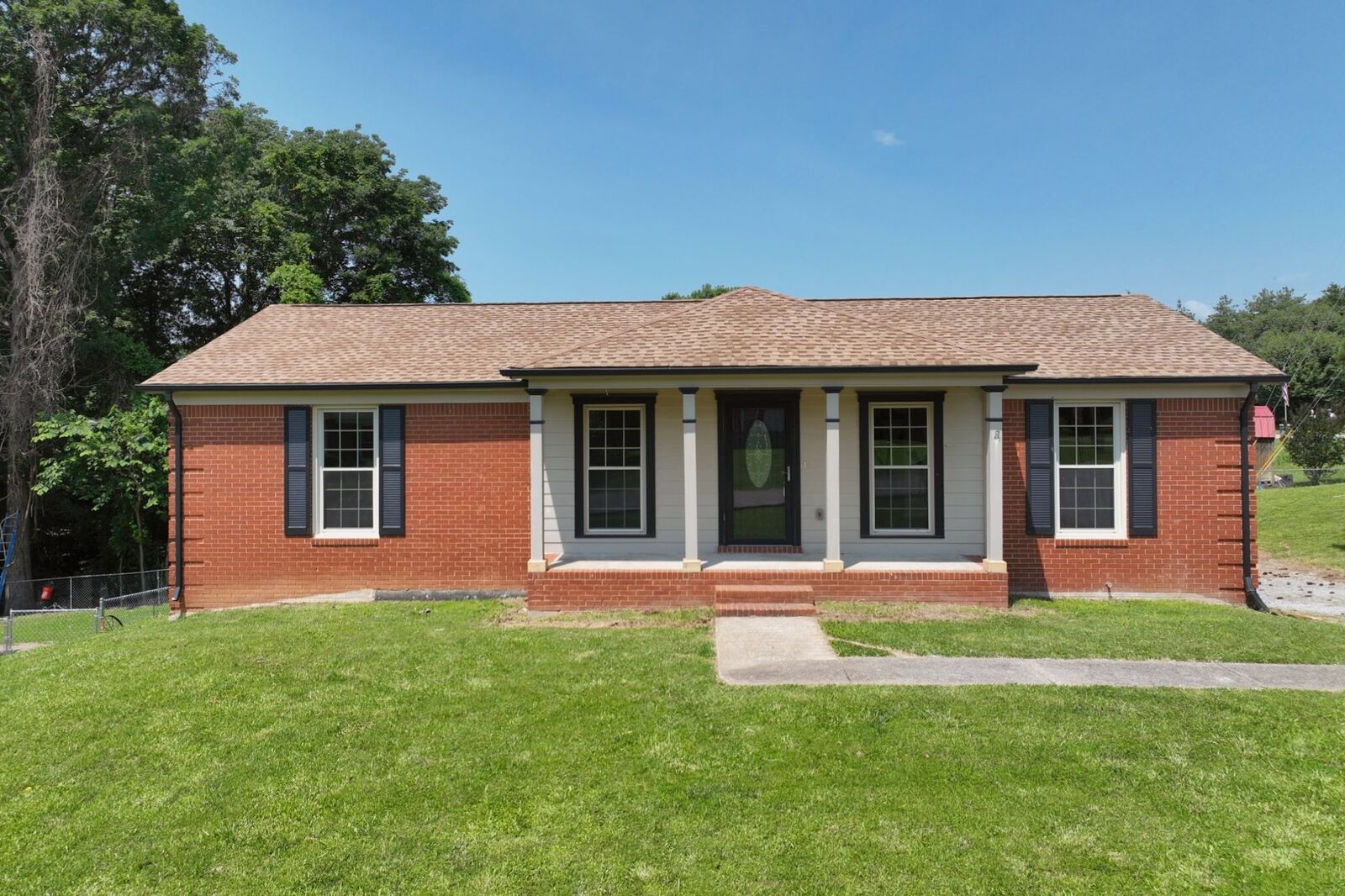 Property Photo:  102 Ash Ct  TN 37015 