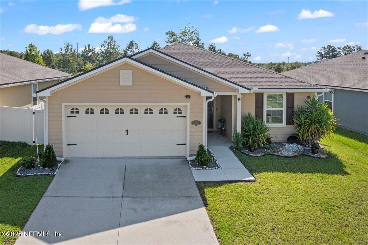 Property Photo: 1923 Applegate Lane FL 32068