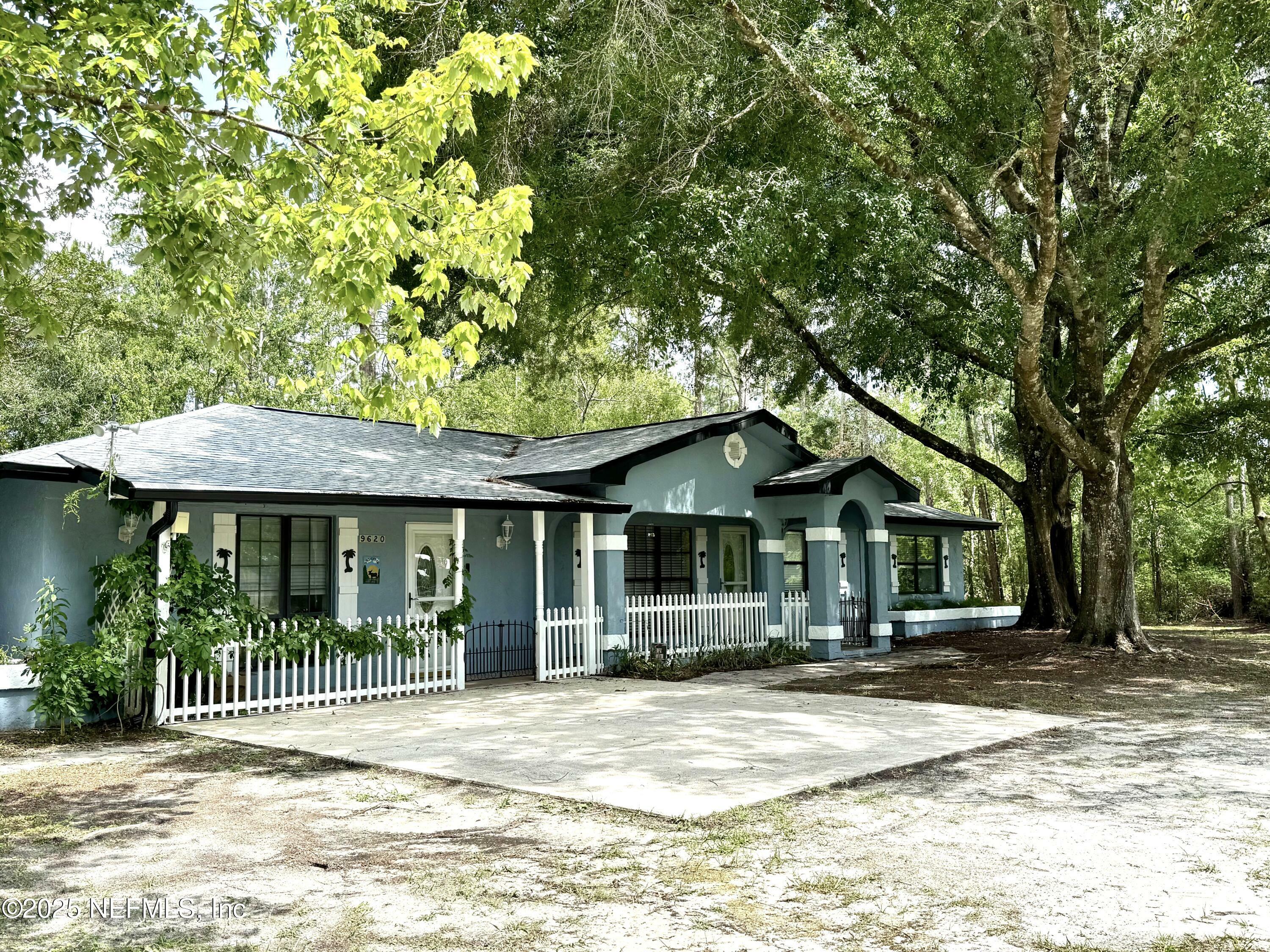 Property Photo: 9620 Baylor Avenue FL 32145