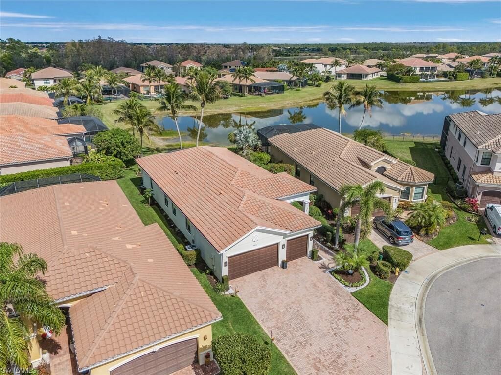 Property Photo: 3813 Columbia Ct FL 34119