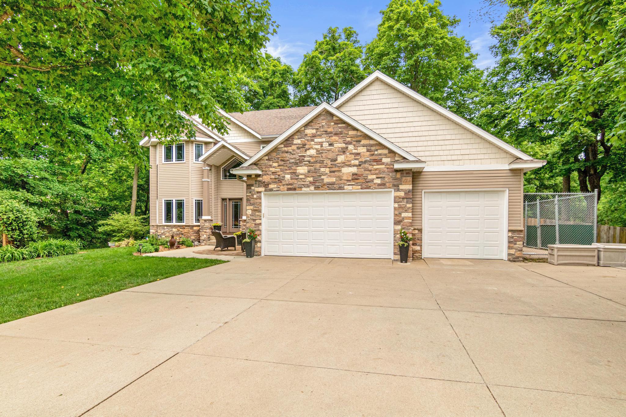 Property Photo:  5450 Raven Point Road  MN 55372 