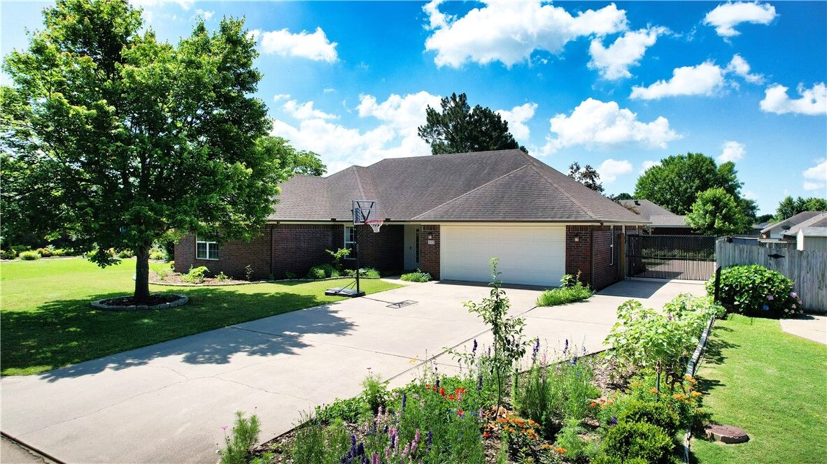 Property Photo:  325 Northcrest Avenue  AR 72745 