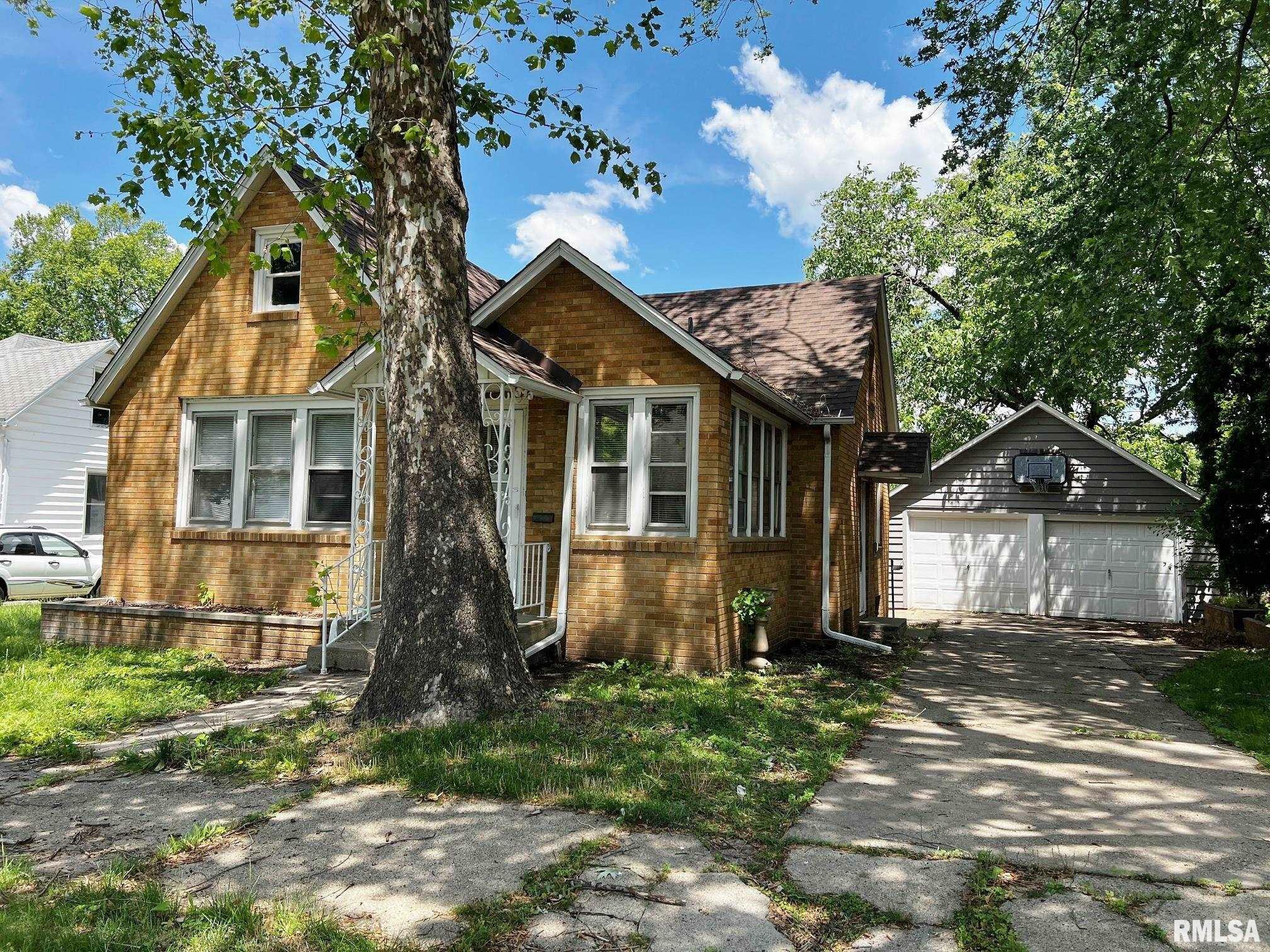 Property Photo: 1113 &Amp 1113 1/2 Charlotte Street IL 61554