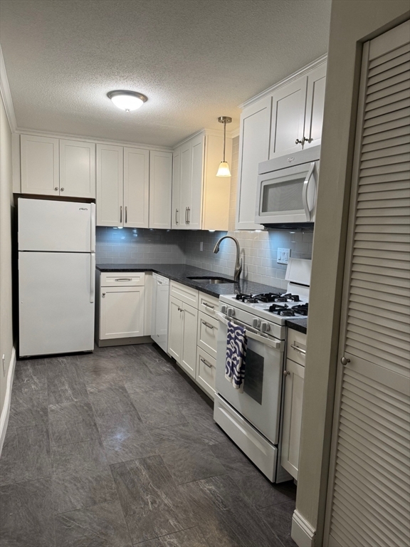 Property Photo: 1 Greenbriar 107 MA 01864