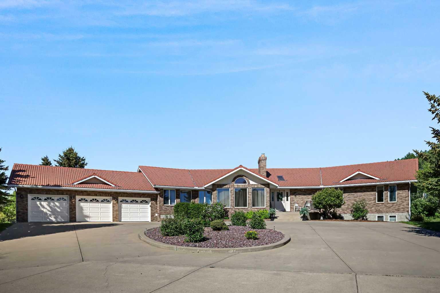 Property Photo: 54 Hamilton Drive AB T3R 1A2