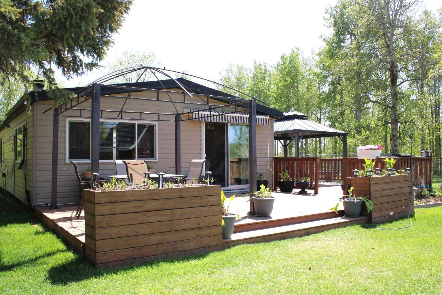 Property Photo: 4003 Township Road 324 AB T4H 4C3
