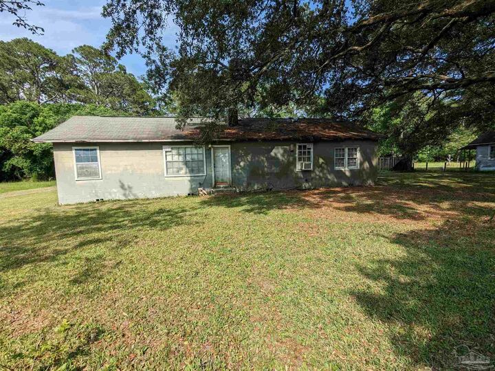 Property Photo:  2430 Dog Track Rd  FL 32507 