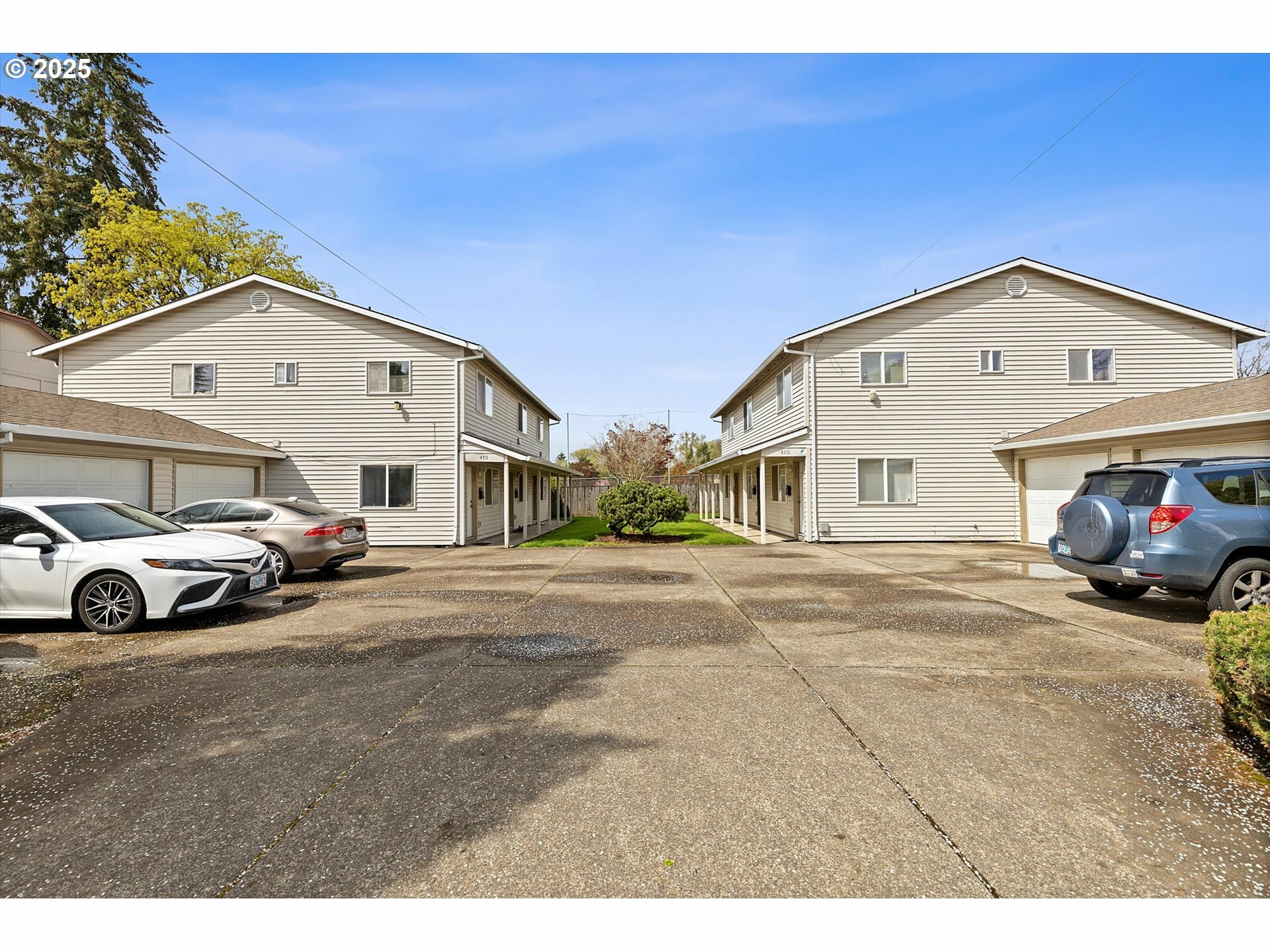 Property Photo: 420 W Gloucester St OR 97027