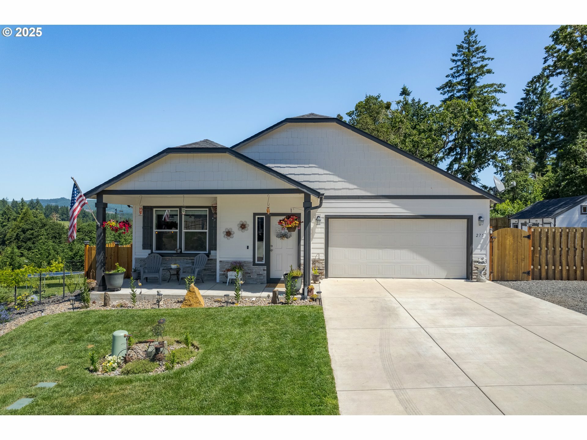 Property Photo:  275 Rockcrest Dr  OR 97452 