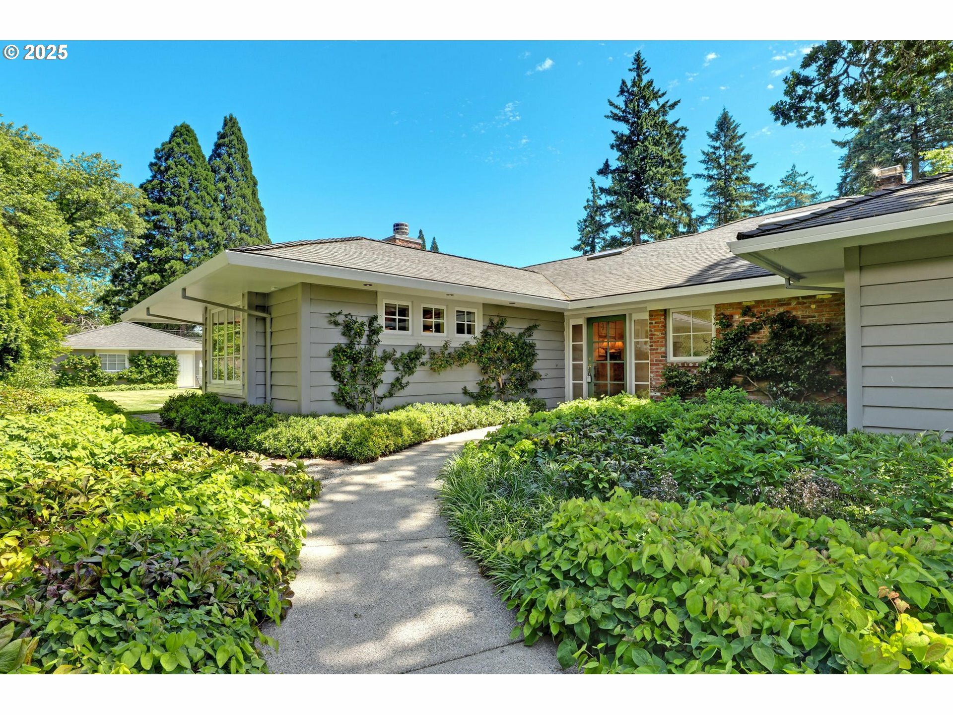 Property Photo: 3840 SW 75th Ave OR 97225