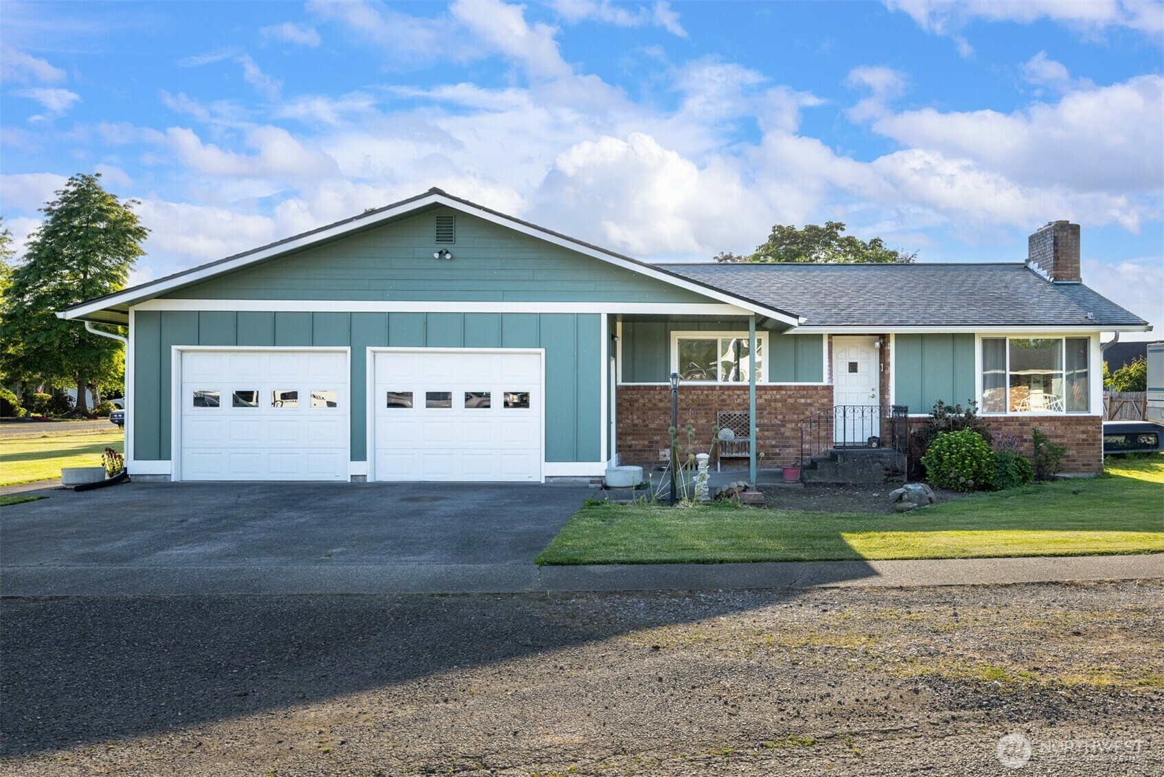 Property Photo: 209 E 3rd Street WA 98247
