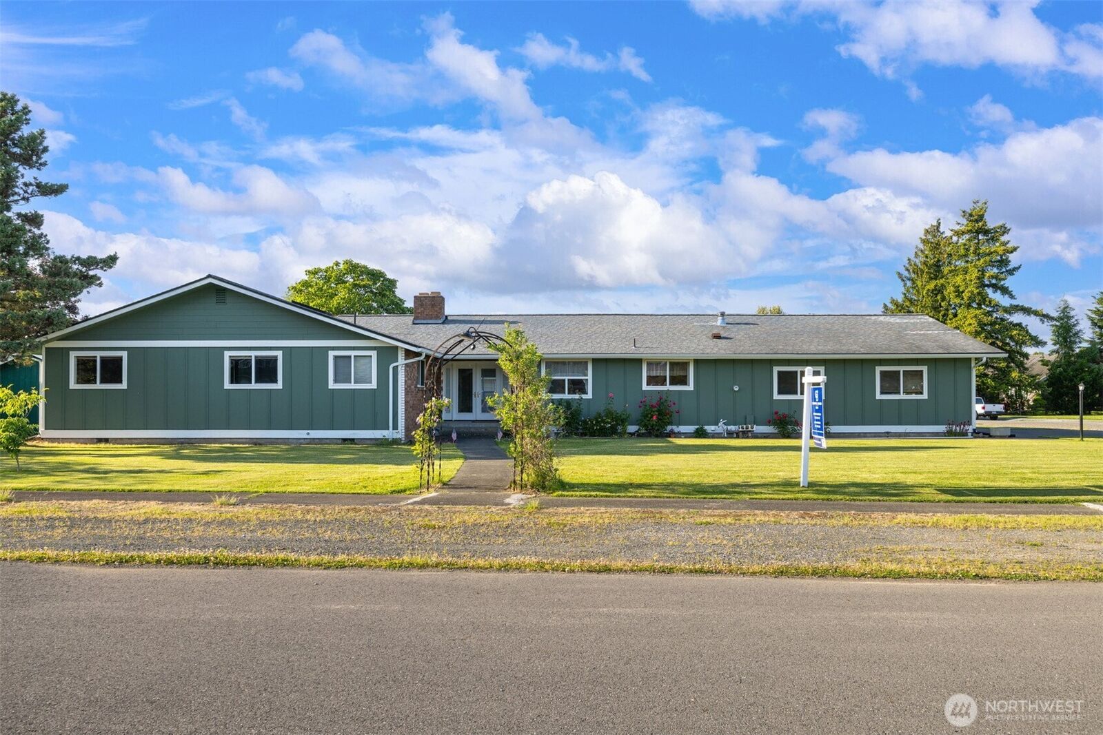 Property Photo:  209 E 3rd Street  WA 98247 