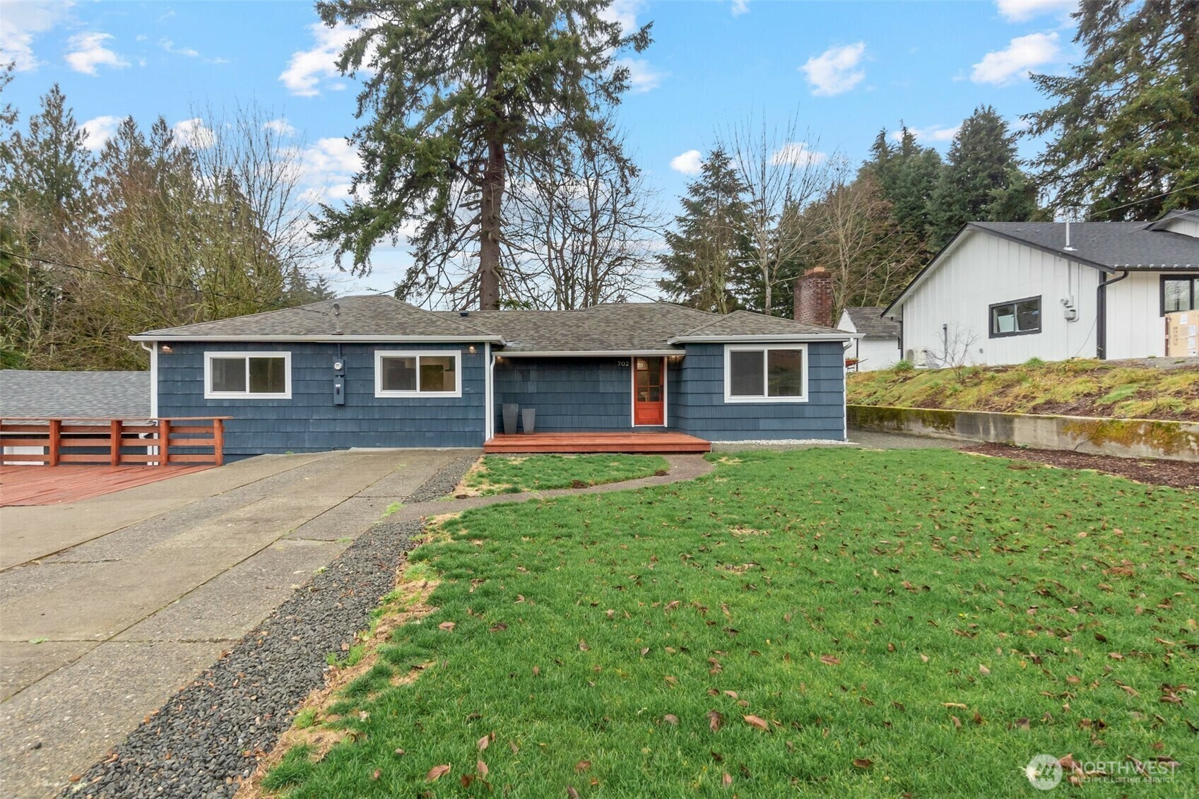Property Photo: 702 Dennis Street SE WA 98501