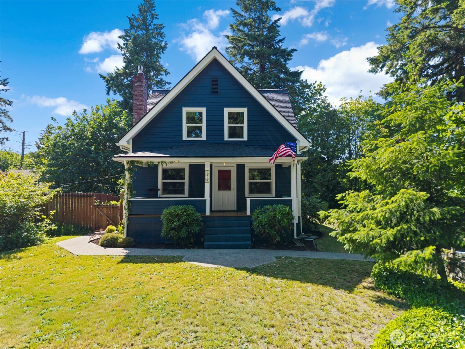 Property Photo: 1010 Tacoma Avenue WA 98366