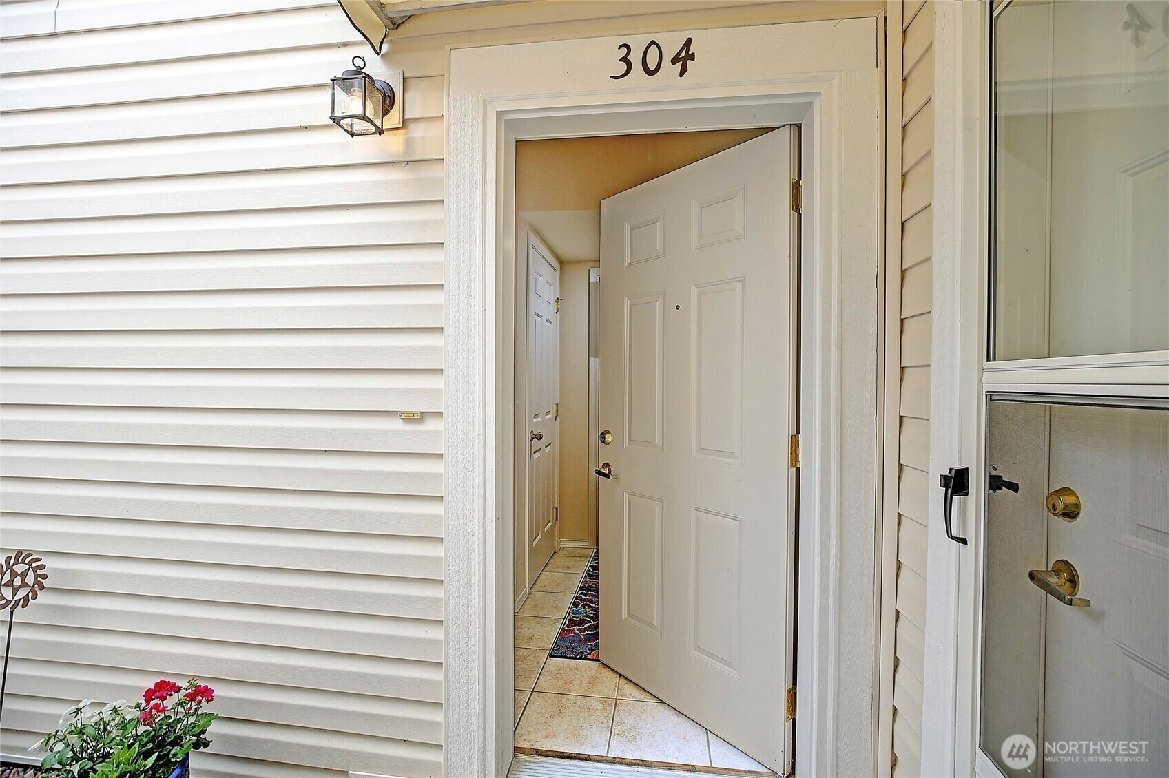 Property Photo: 7318 Centerville Court 304 WA 98292