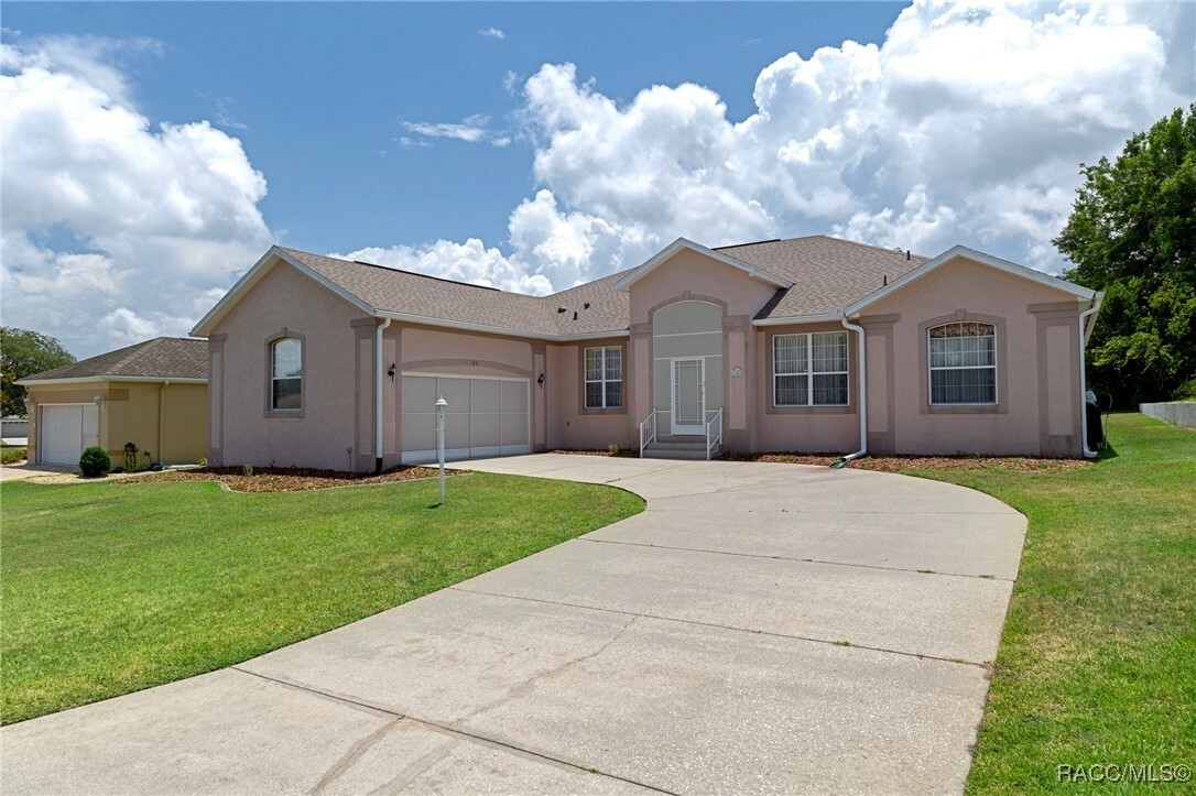 Property Photo: 180 W Clifton Place FL 34465