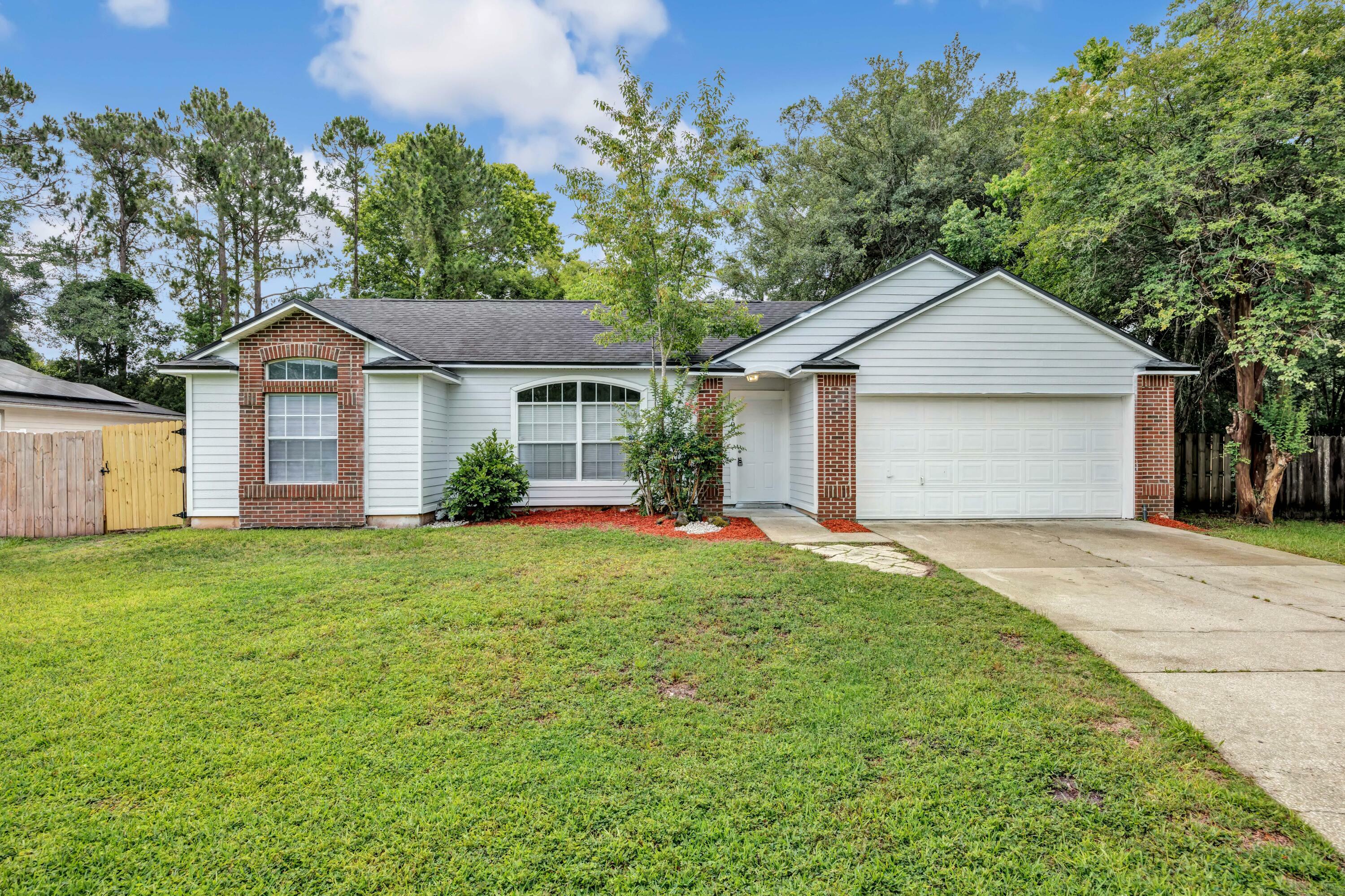 Property Photo: 9100 Castle Rock Drive FL 32221