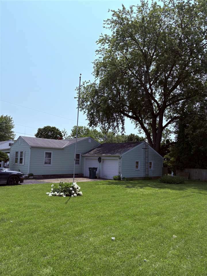 Property Photo: 1901 Peacock Rd IN 47374