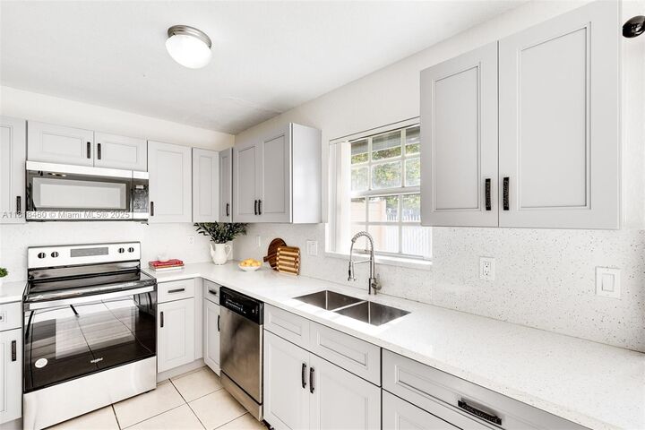 Property Photo:  2053 SW 87th Ter  FL 33025 