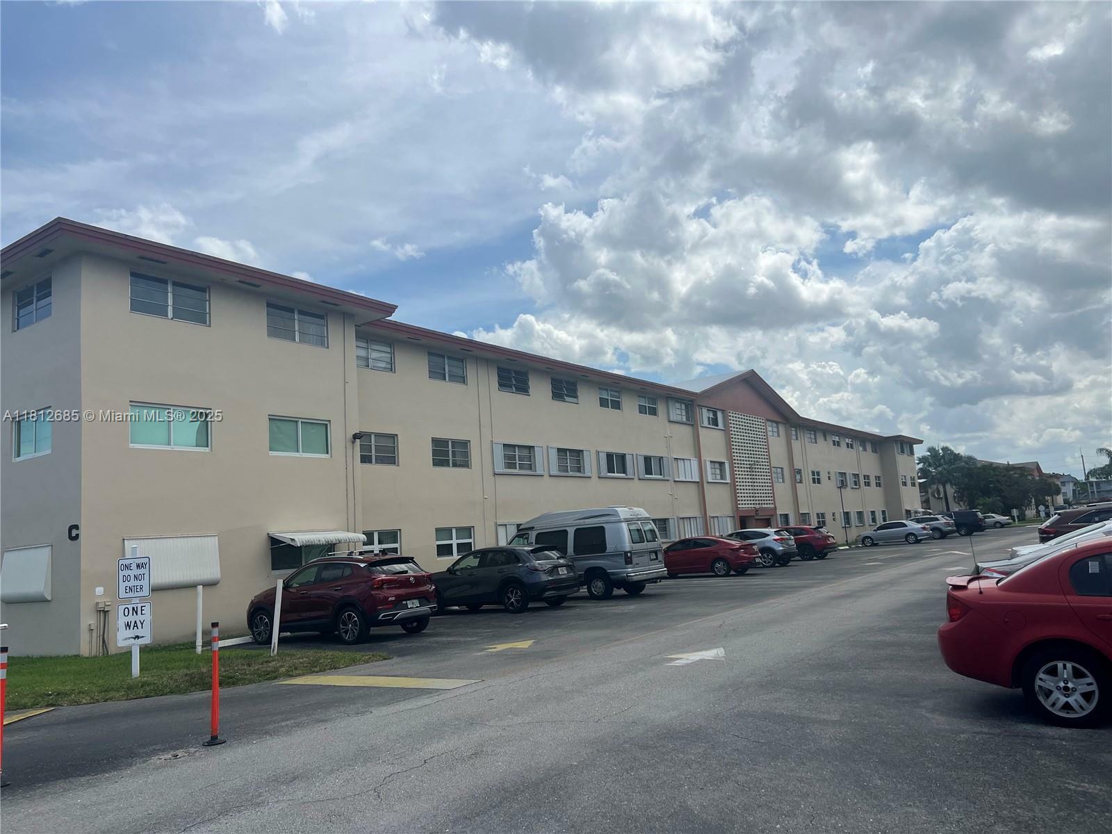 Property Photo: 5300 Washington St C211 FL 33021