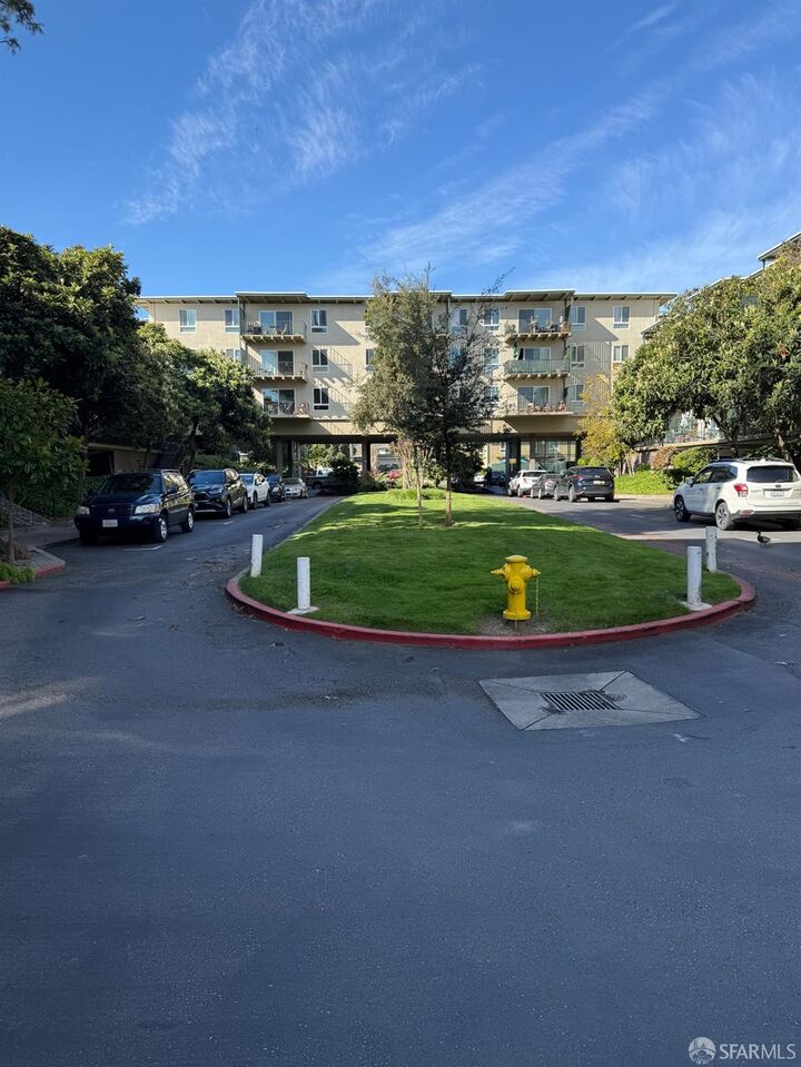 Property Photo:  816 N Delaware Street 409  CA 94401 