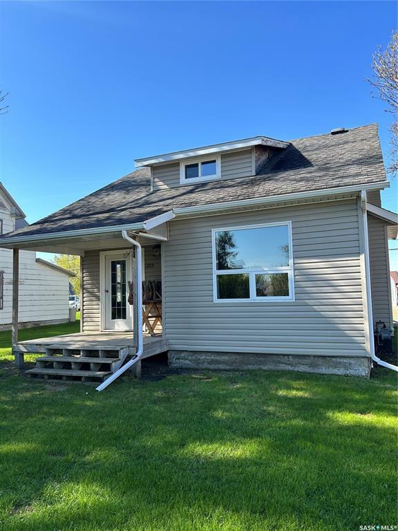 Property Photo:  205 Carl Avenue E  SK S0A 2A0 