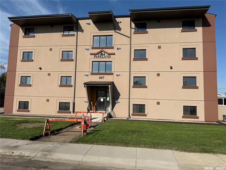 Property Photo:  607 10th Street 304  SK S0K 2A0 