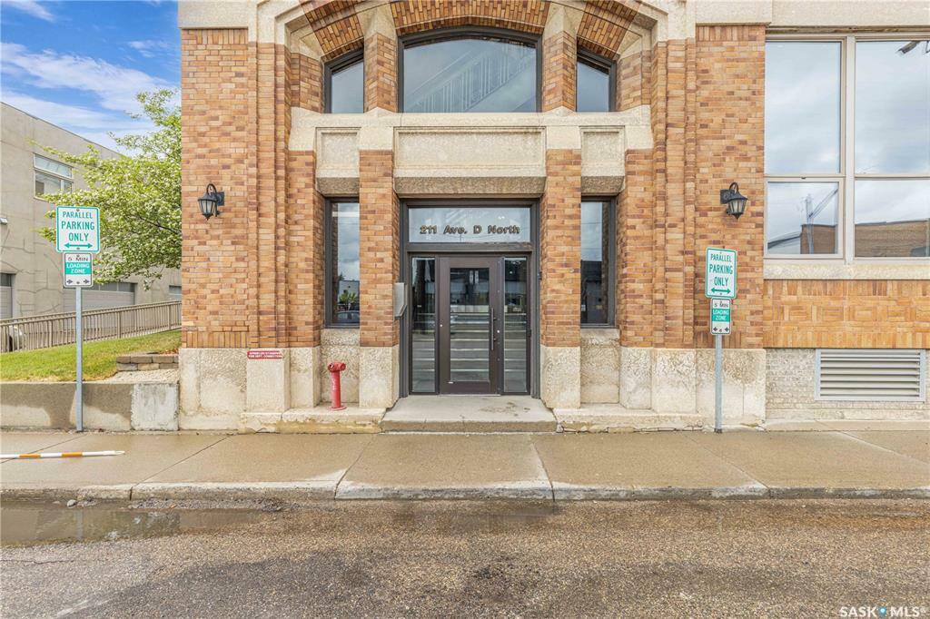 Property Photo: 211 D Avenue N 404 SK S7L 1M7