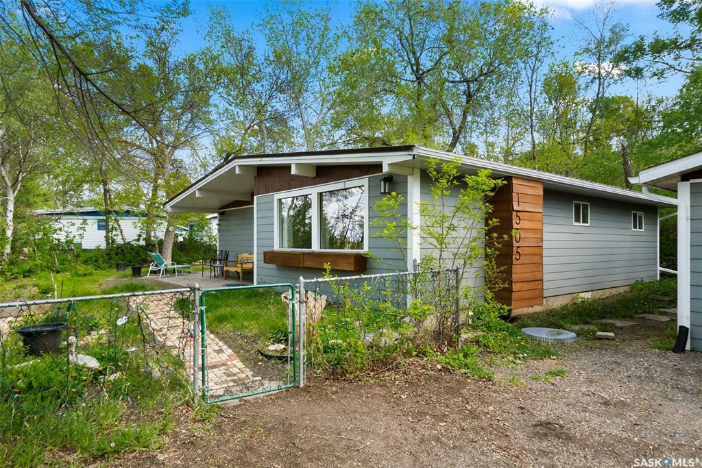 Property Photo: 1505 6th Avenue SK S0G 4C0