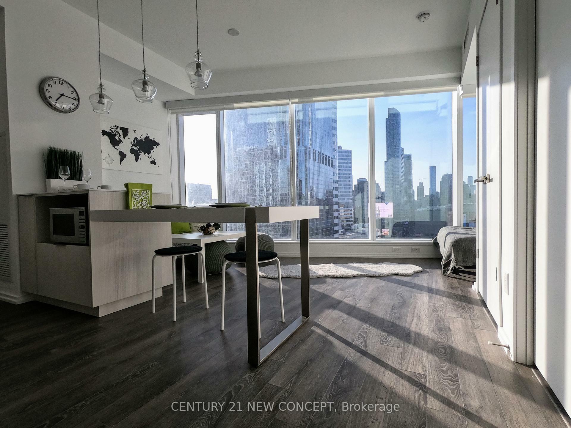 Property Photo:  197 Yonge Street 1613  ON M5B 1M4 