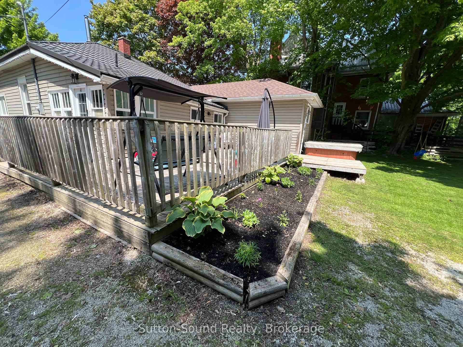 Property Photo:  31 Yonge Street  ON N0H 2N0 