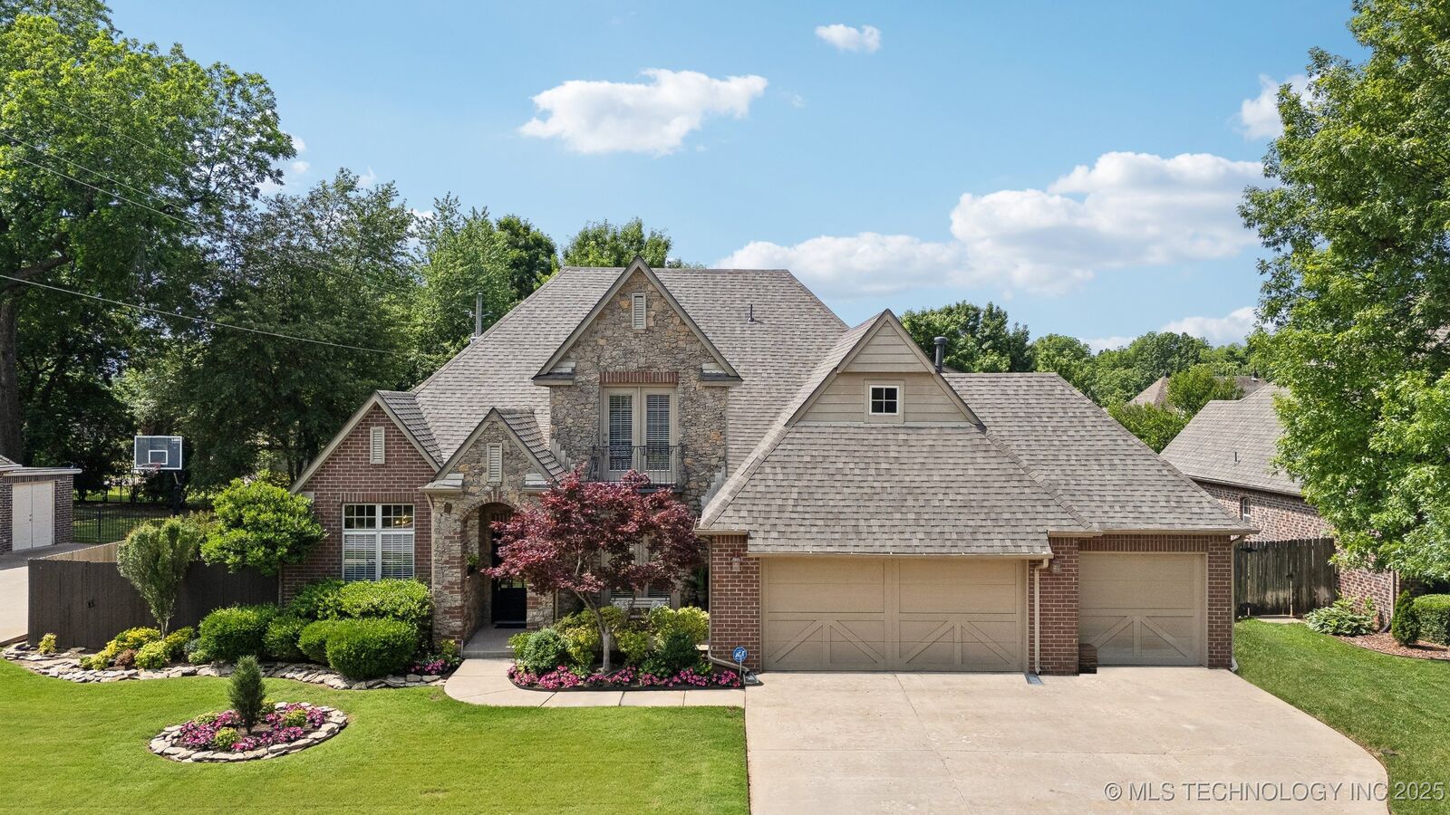 Property Photo:  8906 E 110 Street  OK 74133 