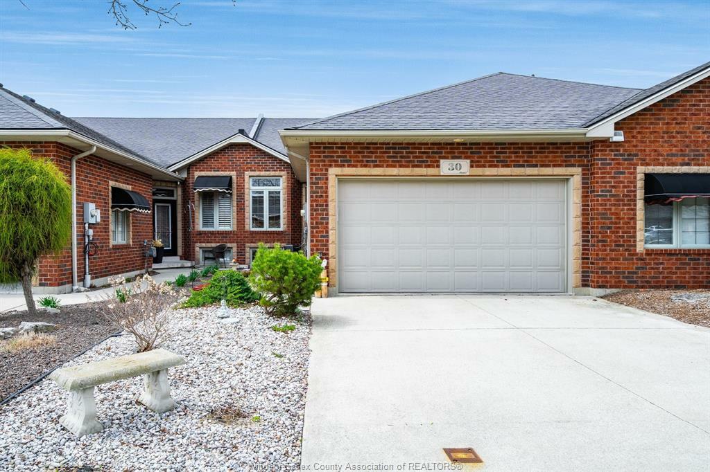 Photo de la propriété: 30 Leonard Drive ON N9Y 4G4