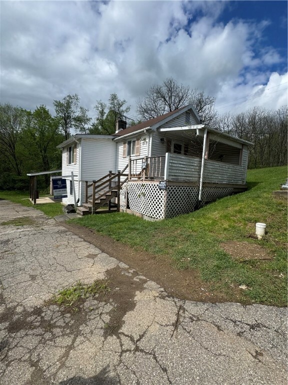 Property Photo: 5 Navoski Ln PA 15021