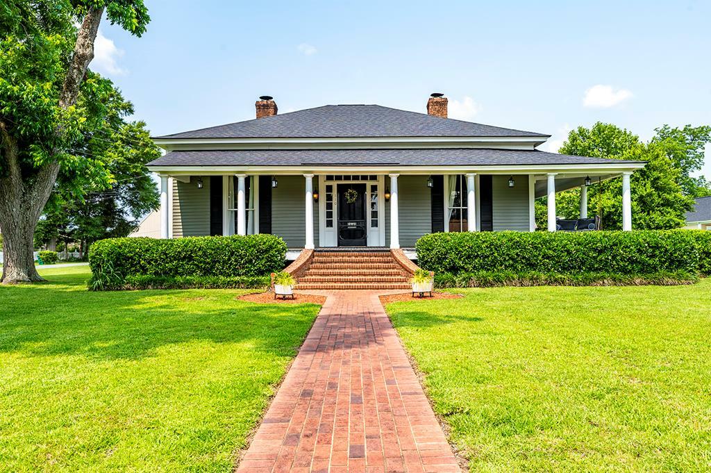 Property Photo: 110 Starksville Avenue S GA 31763