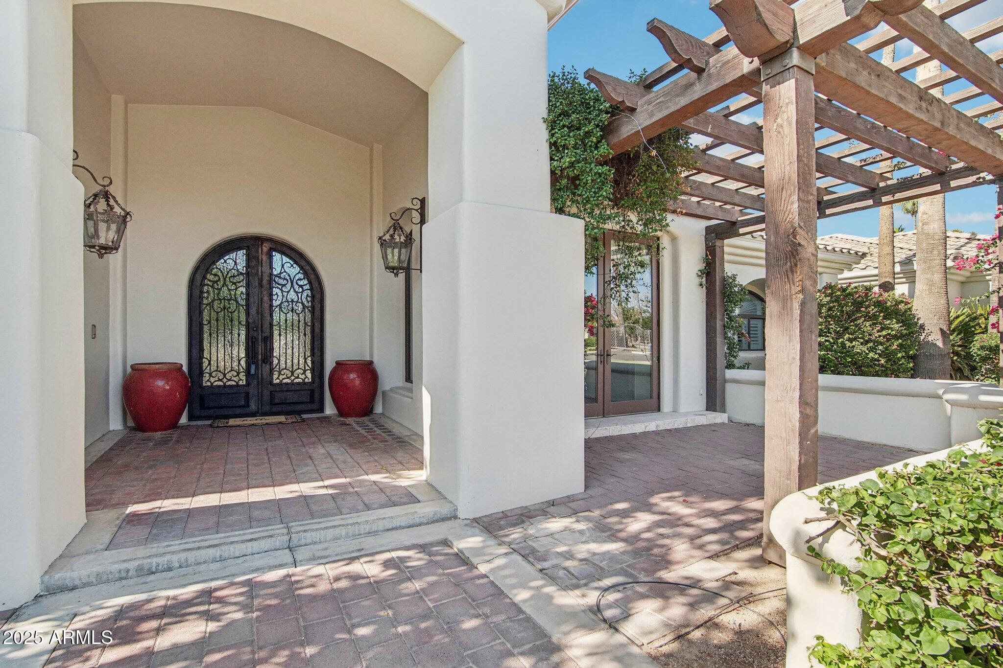 Property Photo: 1330 N 40th Street 1 AZ 85205