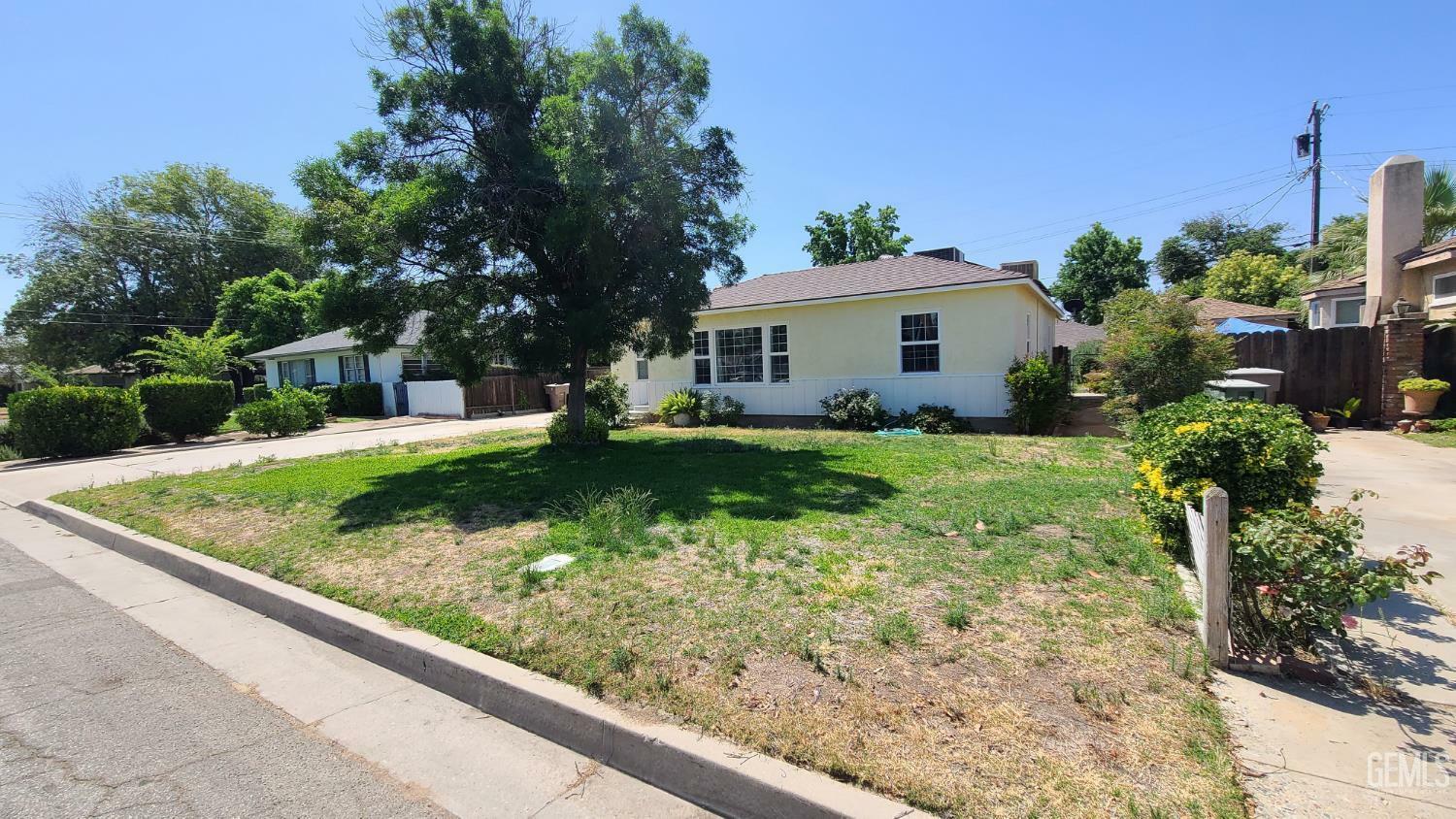 Property Photo: 2617 4th Street CA 93304