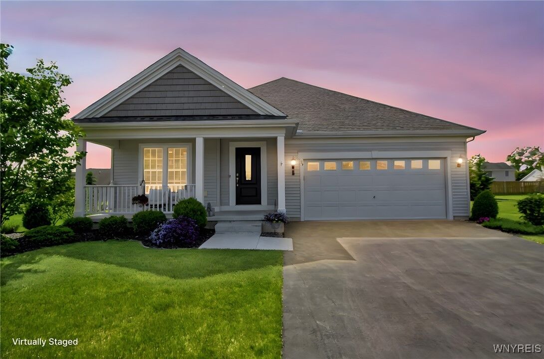 Property Photo:  29 Cherryfield Lane  NY 14086 