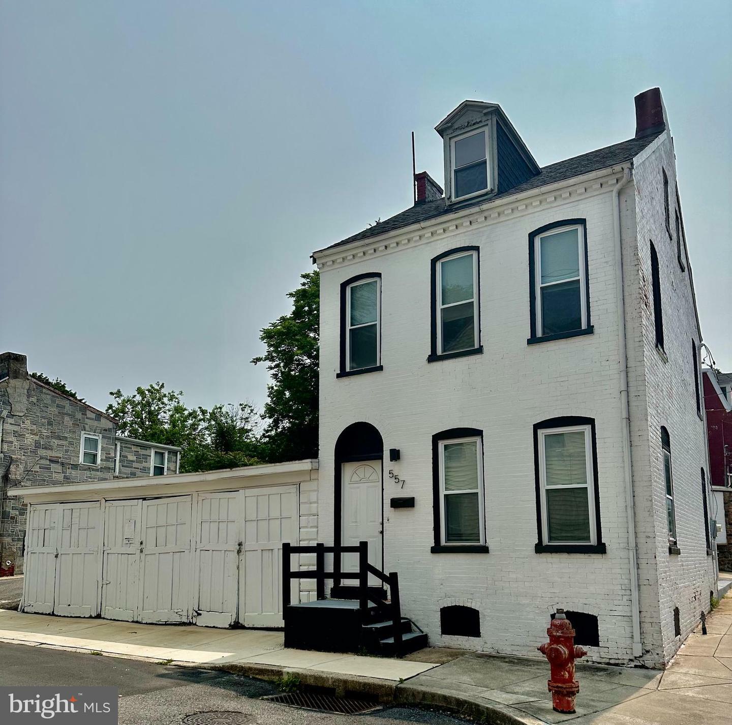 509 E Strawberry Street  Lancaster PA 17602 photo